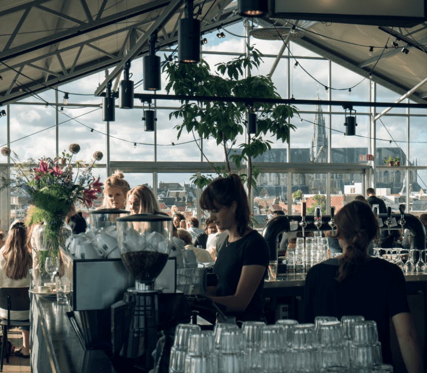 WIJN DRINKEN BOVEN HAARLEM