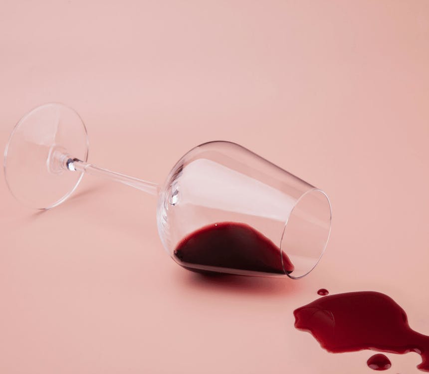 Zo kom je van rode wijnvlekken af!