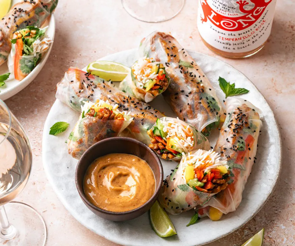 Wijn & spijs: ADL rosé en frisse springrolls